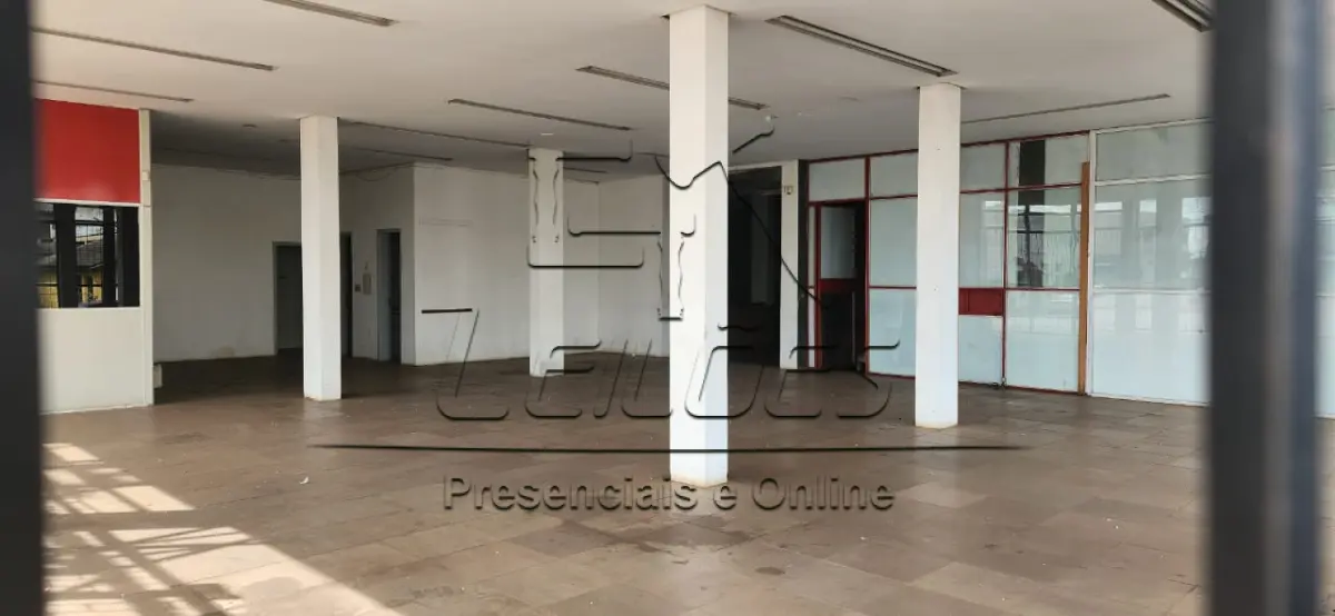 LOTE 001 - Direitos e ações sobre o terreno de 1.473,94m² e do prédio de 1.273,01m², sito na Avenida Flores da Cunha, esquina com a Rua João Neri Domingos. Imóvel objeto da matrícula nº 16.894 do Registro de Imóveis de Carazinho.