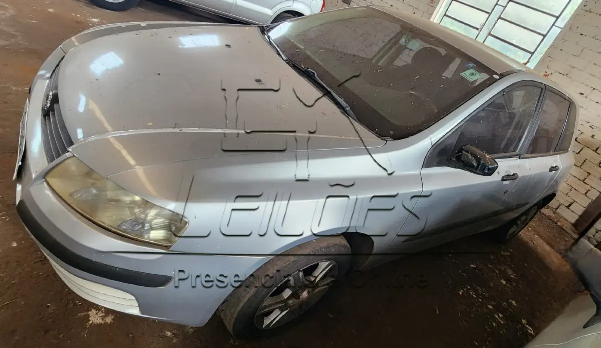 LOTE 005 - Direitos e ações sobre o automóvel FIAT STILO, ano/modelo 2004, cor prata