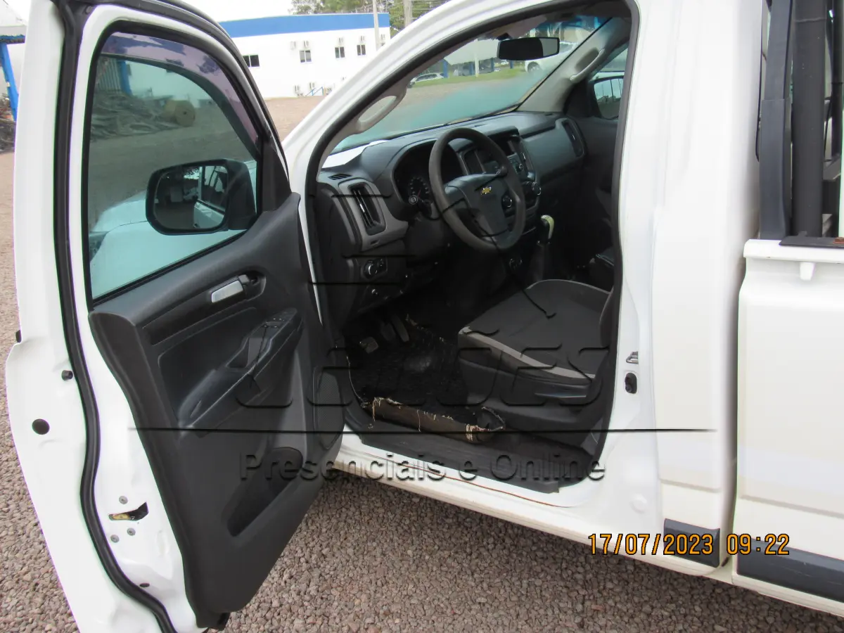LOTE 004 - Caminhonete Chevrolet S-10 LS DS4, diesel, ano/modelo 2016/2017, cor branca, carroceria aberta