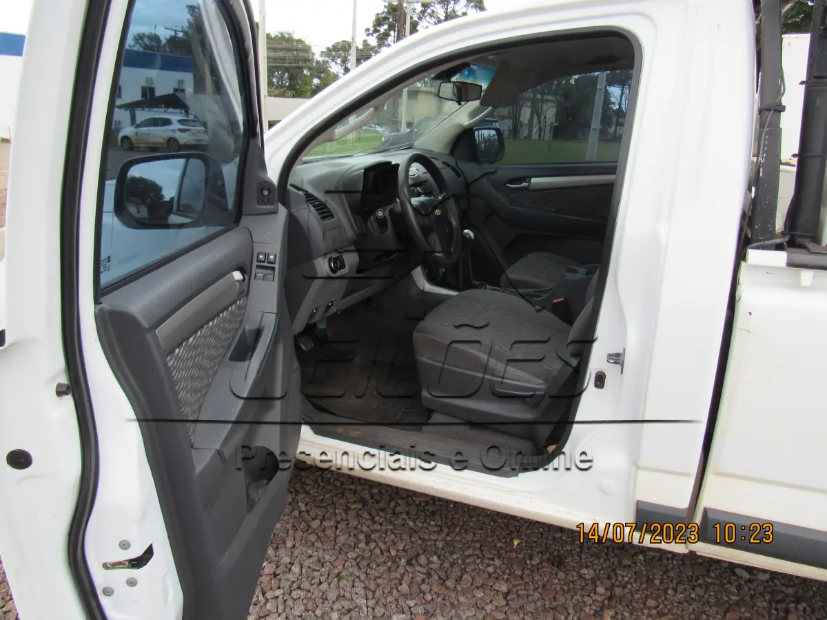 LOTE 002 - Caminhonete Chevrolet S-10 LT FS2, Flex, cor branca, ano/modelo 2012/2013, carroceria aberta