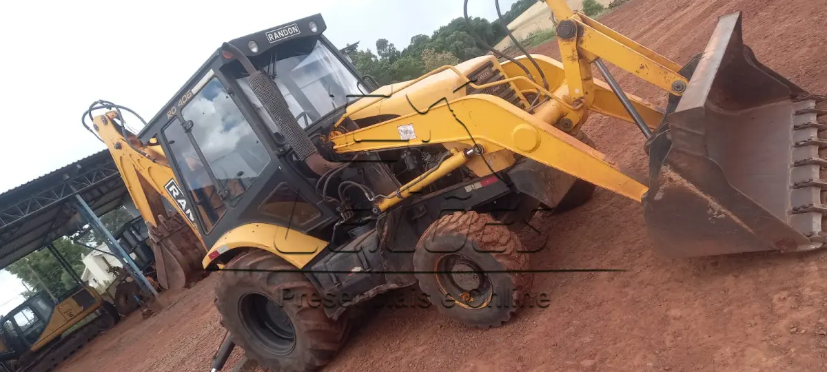 LOTE 003 - Retroescavadeira RANDON modelo RD 406, 4x4, 2019