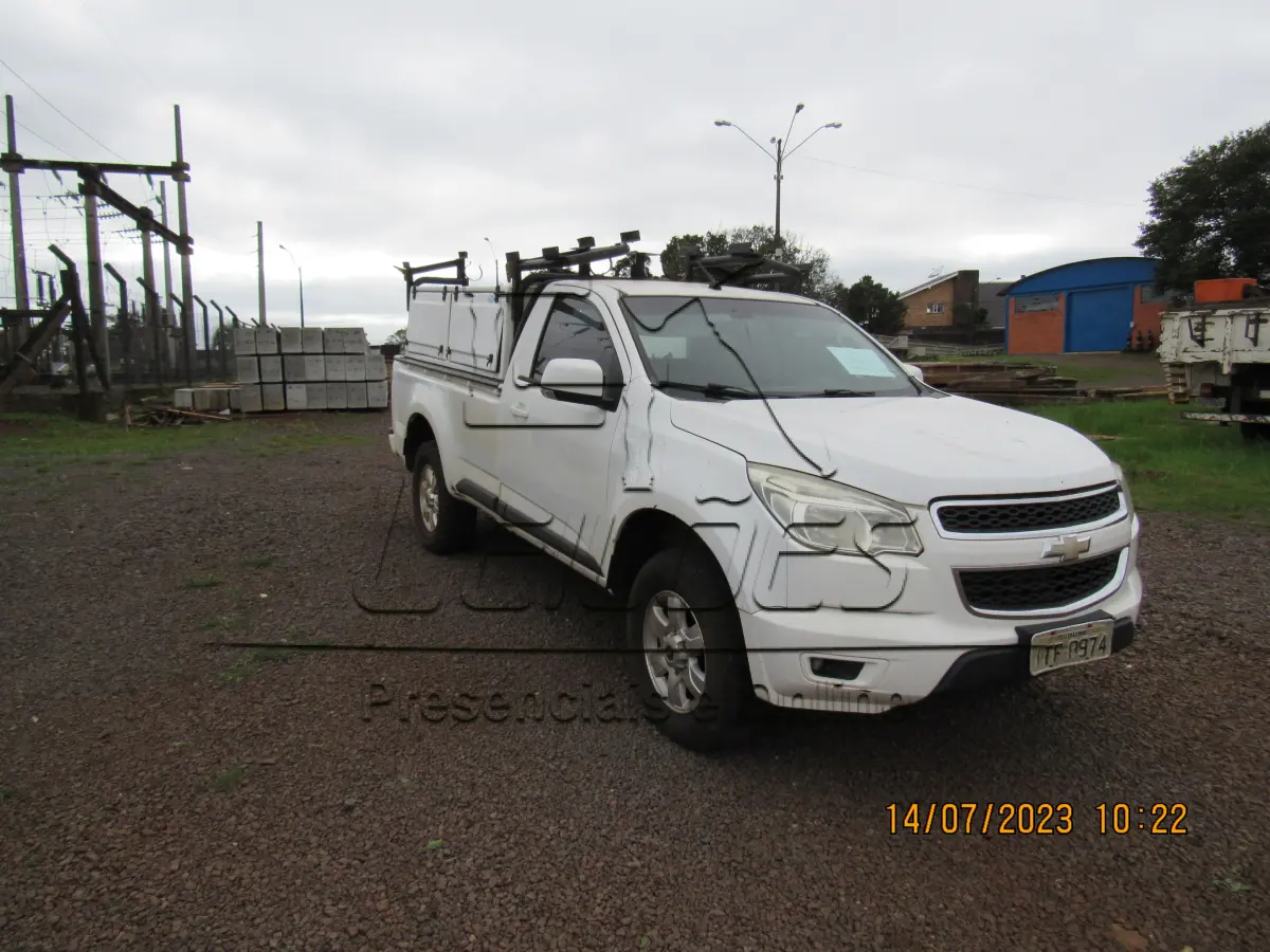LOTE 002 - Caminhonete Chevrolet S-10 LT FS2, Flex, cor branca, ano/modelo 2012/2013, carroceria aberta