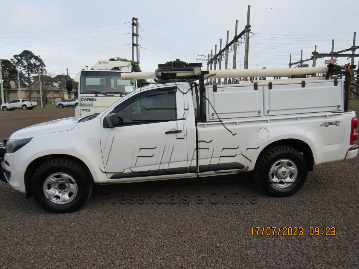 LOTE 004 - Caminhonete Chevrolet S-10 LS DS4, diesel, ano/modelo 2016/2017, cor branca, carroceria aberta