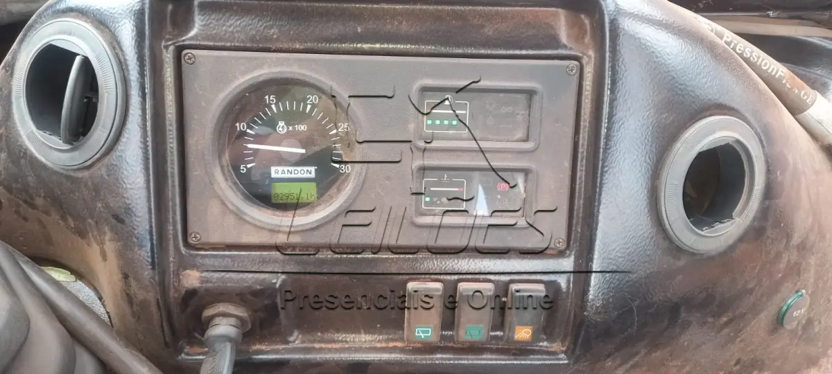 LOTE 003 - Retroescavadeira RANDON modelo RD 406, 4x4, 2019