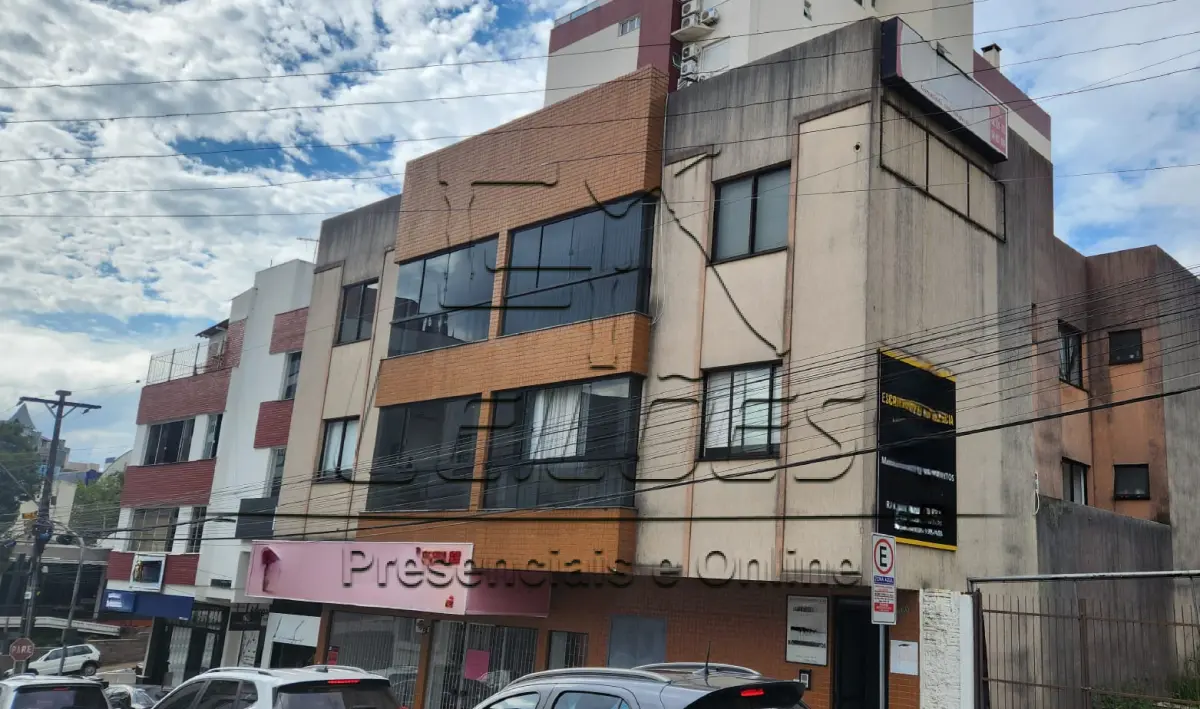 LOTE 003b - Conjunto 302 com a área real privativa de 48,12m² e área real global de 51,94m², situado na Rua Alexandre da Motta, 660, em Carazinho/RS. Imóvel objeto da matrícula nº 33.010 do livro 2-RG do Registro de Imóveis de Carazinho.