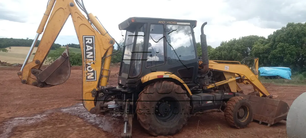 LOTE 003 - Retroescavadeira RANDON modelo RD 406, 4x4, 2019