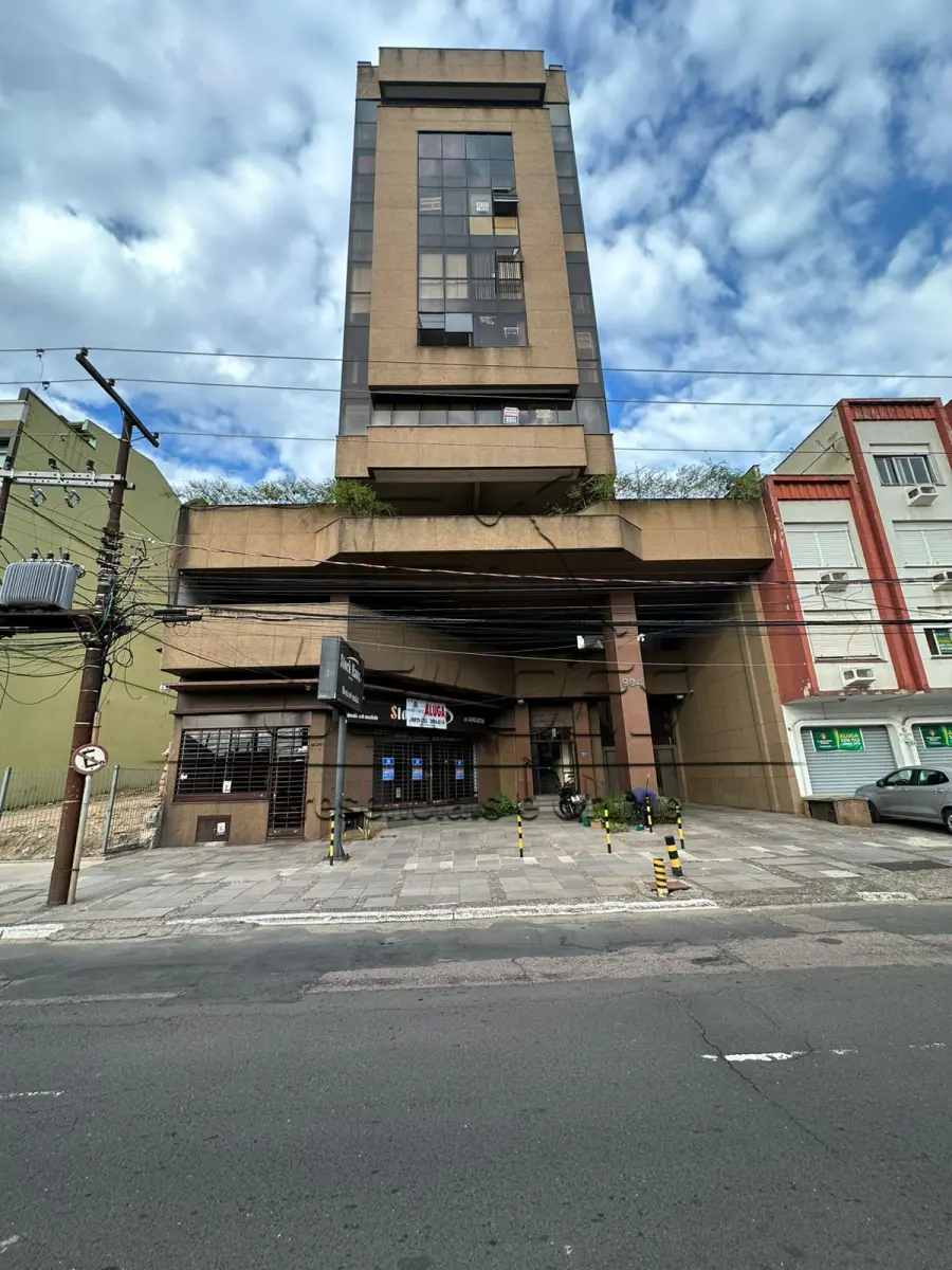 LOTE 003 - Conjunto nº 405 do Edifício Comercial Lancaster, com a área real privativa de 39,32m², área real de uso comum de 31,6263m² e área real total de 70,9463m², sito na Avenida Benjamin Constant, 904, na cidade de Porto Alegre/RS.  Imóvel objeto da matrícula nº 109269 do livro 2-RG do Registro de Imóveis da 1ª Zona de Porto Alegre/RS.