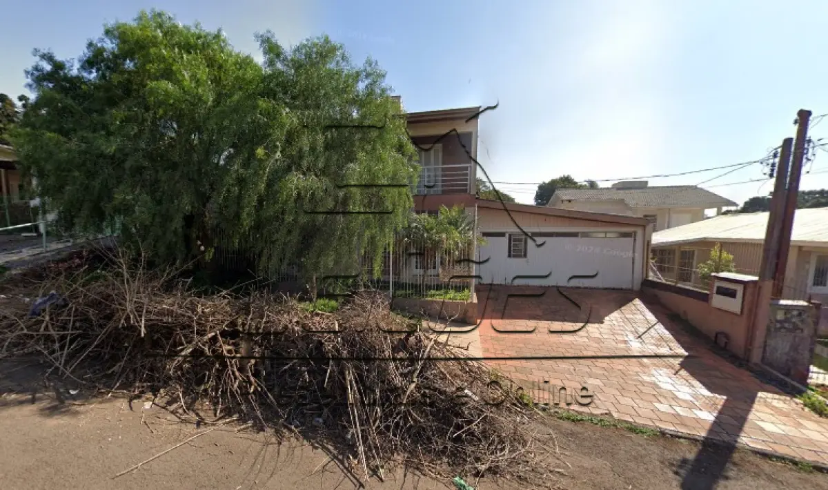 LOTE C-003 - Direitos e ações sobre o terreno urbano com a área de 740m², com suas acessões e benfeitorias, situado na Rua Independência (831), lote 12 da quadra 62, na Vila Fábio, nesta cidade de Carazinho. Imóvel objeto da matrícula nº 8.126 do livro 2-RG do Registro de Imóveis de Carazinho.