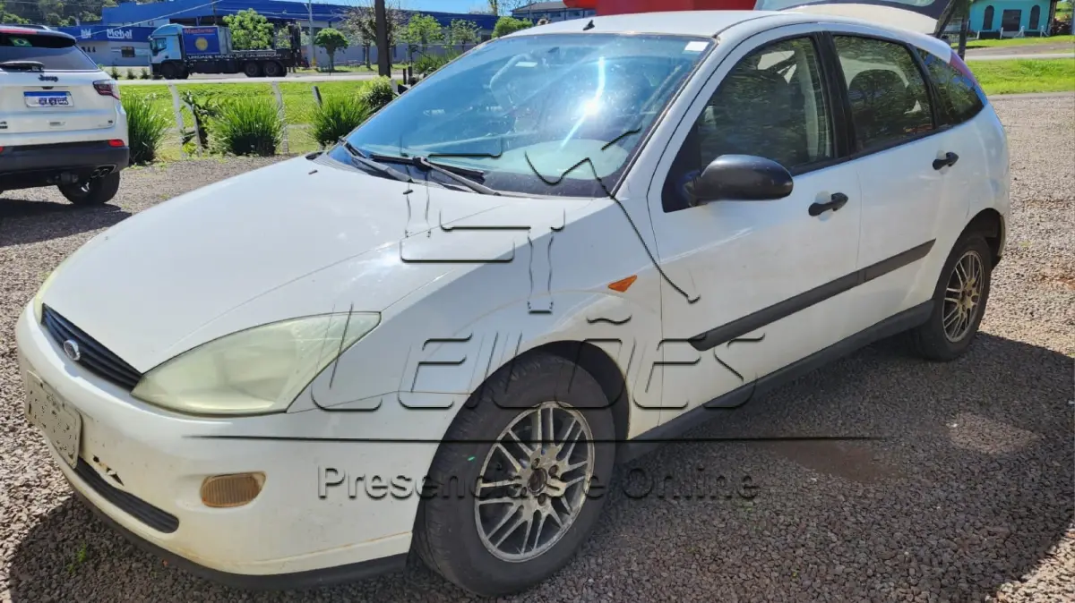 LOTE 001 - Automóvel I/FOCUS 1.8L HATCH, 2001, cor branca