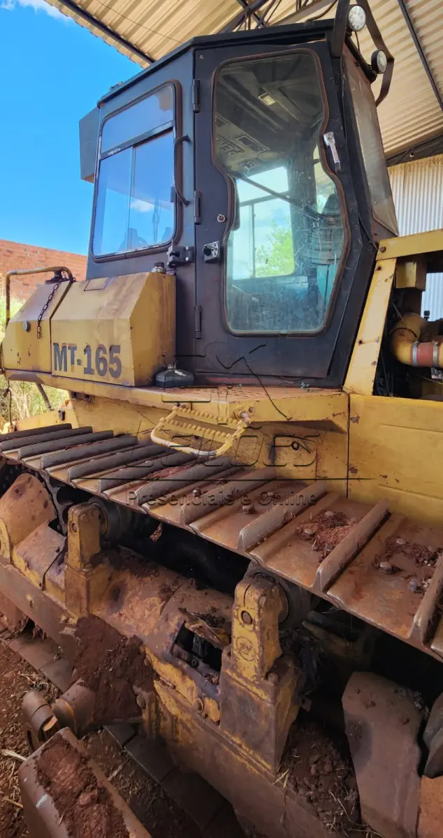 LOTE 003 - Trator de esteiras Maxx Loader MT165, modelo T16, ano/modelo 2013, cor amarela