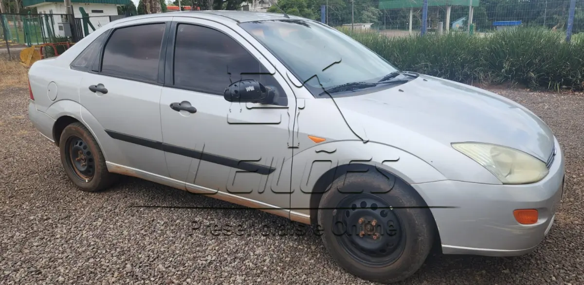 LOTE 779 - Automóvel I/FORD FOCUS 1.8L FC, ano/modelo 2003/2003, cor prata, à gasolina e com 115cv de potência, emplacado em Carazinho/RS.
