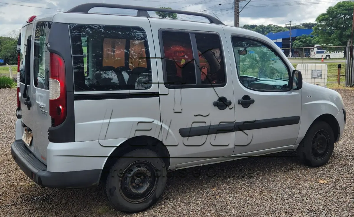 LOTE 001 - FIAT /DOBLO ATTRACTIV 1.4, 2013, cor prata