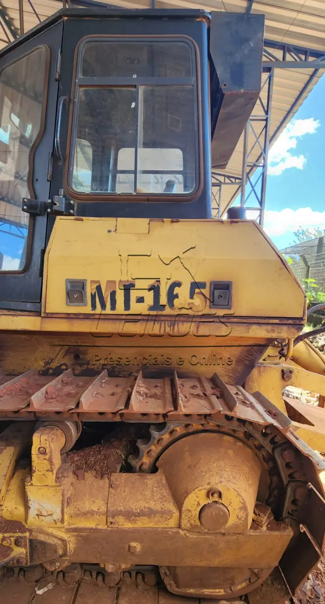 LOTE 003 - Trator de esteiras Maxx Loader MT165, modelo T16, ano/modelo 2013, cor amarela