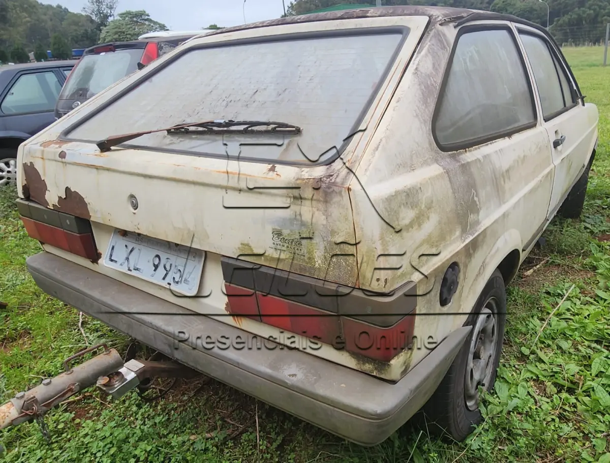 LOTE 008 - Automóvel VW/GOL 1000, ano/modelo 1993/1993, cor bege, emplacado em Carazinho/RS