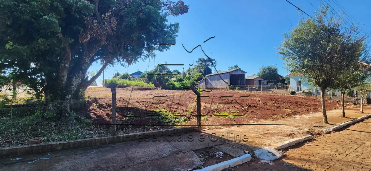 LOTE 001 - Terreno urbano com a área de 1.141,65m², situado no lado ímpar da Rua José Alexandre Neuwald, esquina com a Rua Prestes Guimarães, na cidade de Saldanha Marinho/RS. Imóvel este objeto da matrícula nº 5.132 do livro 2-RG do Registro de Imóveis de Santa Bárbara do Sul/RS.