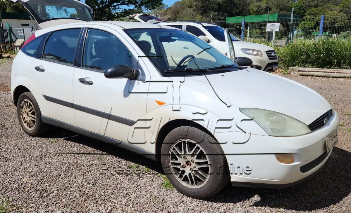 LOTE 001 - Automóvel I/FOCUS 1.8L HATCH, 2001, cor branca