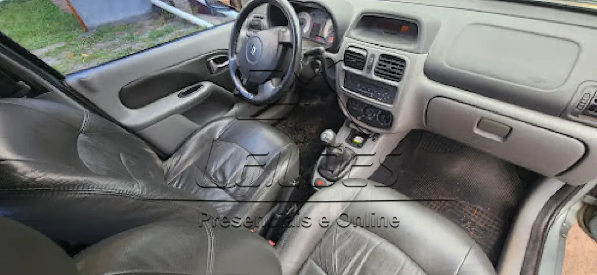 LOTE 008 - I/RENAULT CLIO PRIVILÉGE HI-FLEX 1.6, ano/modelo 2007/2008, cor cinza, à álcool/gasolina, 5 portas sedan, completo, emplacado em Carazinho/RS.