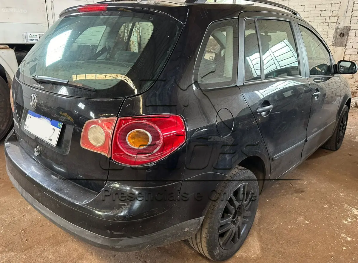 LOTE 001 - Automóvel I/VW SPACEFOX, 2007/2008, cor preta, 4 portas, vidro elétrico, trava elétrica, direção hidráulica e ar condicionado.