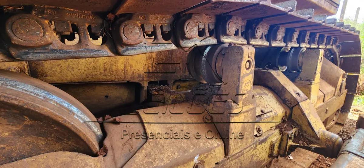 LOTE 003 - Trator de esteiras Maxx Loader MT165, modelo T16, ano/modelo 2013, cor amarela