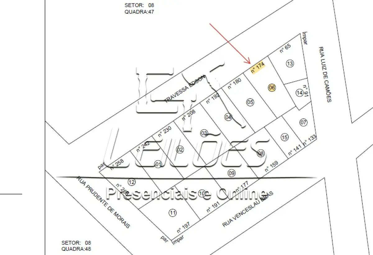 LOTE 004 - Direitos e ações sobre o imóvel objeto da matrícula nº 4.022 do livro 2-RG do Registro de Imóveis de Carazinho, constituído em: Um terreno urbano com a área de 392m², medindo 14m de frente por 28m de frente a fundos, situado no lado par da Travessa Edson, Vila Sassi, nesta cidade de Carazinho, lote 06 da quadra 46 no setor 08. Sobre o referido terreno há acessões/benfeitorias não averbadas na matrícula do imóvel, com a área total de aproximadamente 149,58m² (conforme certificado no laudo de avaliação juntado aos autos), as quais integram a presente expropriação, contudo, eventual regularização no cartório imobiliário ficará a cargo da(o) arrematante.