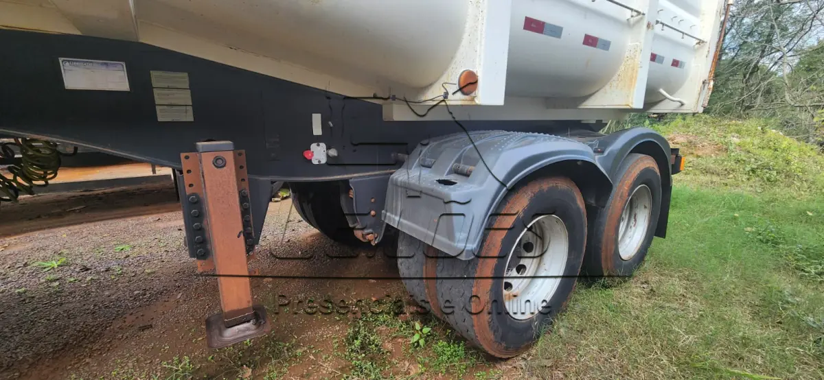 LOTE 002 - Bi-Trem constituído de dois semi-reboques, ano/modelo 2016,  com 2 eixos cada, sendo um com capacidade de carga de 10,46ton e outro com 11,62ton, ambos com carroceria basculante