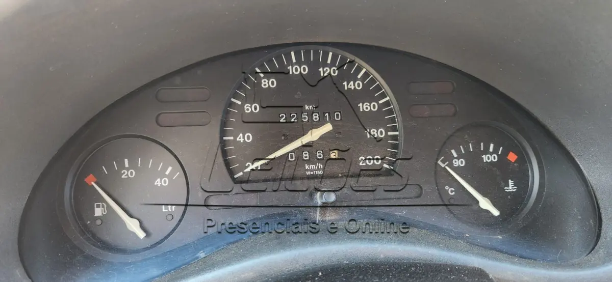 LOTE 004 - Automóvel GM/CORSA SUPER, ano/modelo 1996/1997, cor verde, à gasolina e com 60cv de potência.