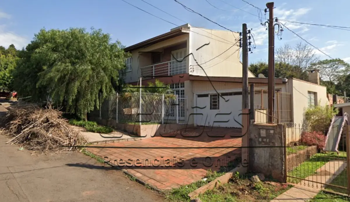LOTE C-003 - Direitos e ações sobre o terreno urbano com a área de 740m², com suas acessões e benfeitorias, situado na Rua Independência (831), lote 12 da quadra 62, na Vila Fábio, nesta cidade de Carazinho. Imóvel objeto da matrícula nº 8.126 do livro 2-RG do Registro de Imóveis de Carazinho.