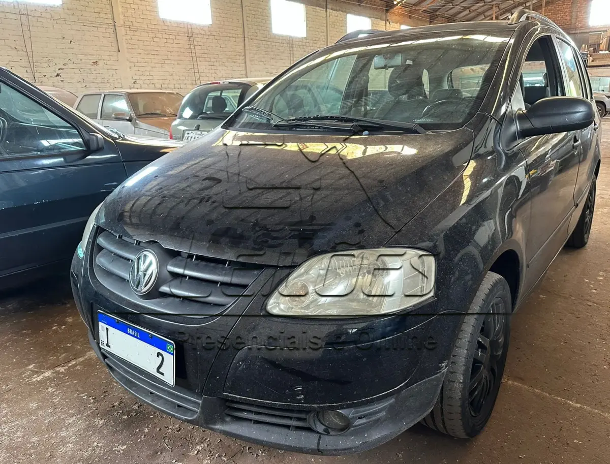 LOTE 001 - Automóvel I/VW SPACEFOX, 2007/2008, cor preta, 4 portas, vidro elétrico, trava elétrica, direção hidráulica e ar condicionado.