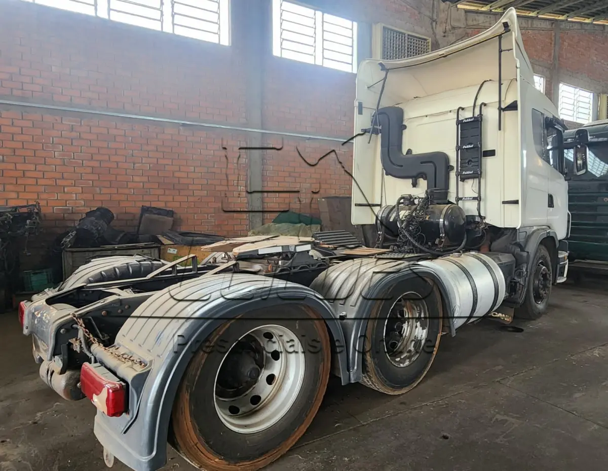 LOTE 001 - Caminhão Scania/G 420 6x4, ano/modelo 2009, cor branca, 420cv, com tanque suplementar de 900l e com sistema de basculamento
