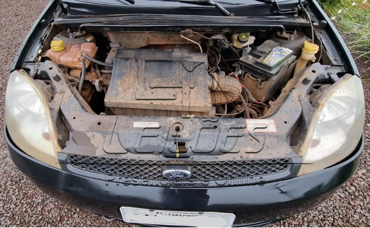 LOTE 006 - Automóvel FORD/FIESTA, ano/modelo 2002/2003, cor preta, à gasolina, com 66hp de potência, 4 portas, emplacado em Carazinho/RS