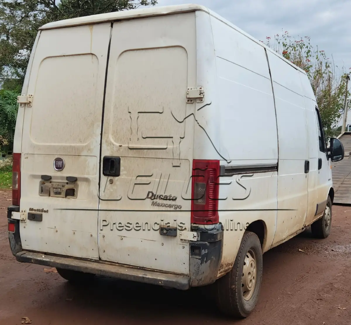 LOTE 000 - Veículo FIAT DUCATO MAXICARGO, ano/modelo 2011/2012, a diesel, cor branca, carroceria furgão.