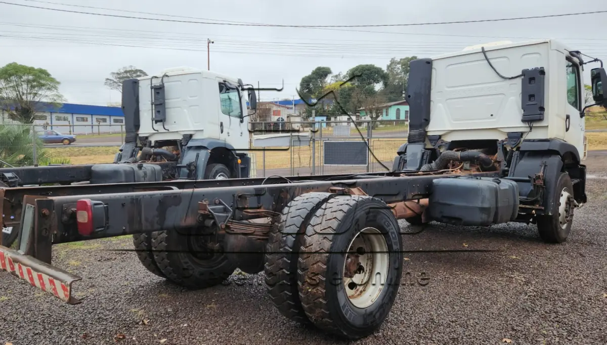 LOTE 001 - Caminhão VW/17.250 CNC, 2011/2012, motor Cummins 6 cilindros, 6 marchas reduzido, pneus sem câmera, sem carroceria