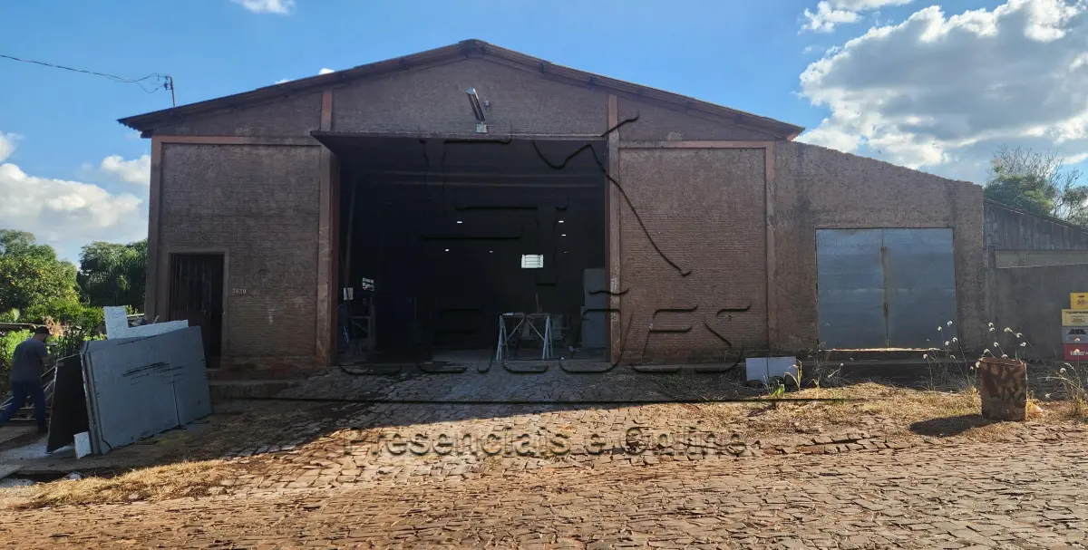 LOTE C001b - Terreno urbano com a área de 967,50m², situado na Rua Prestes Guimarães, distante 26,20m da esquina com a Rua José Alexandre Neuwald, na cidade de Saldanha Marinho/RS, lote 291 da quadra 063 no setor 001. Imóvel objeto da matrícula 5.367 do livro 2-RG do Registro de Imóveis de Santa Bárbara do Sul/RS