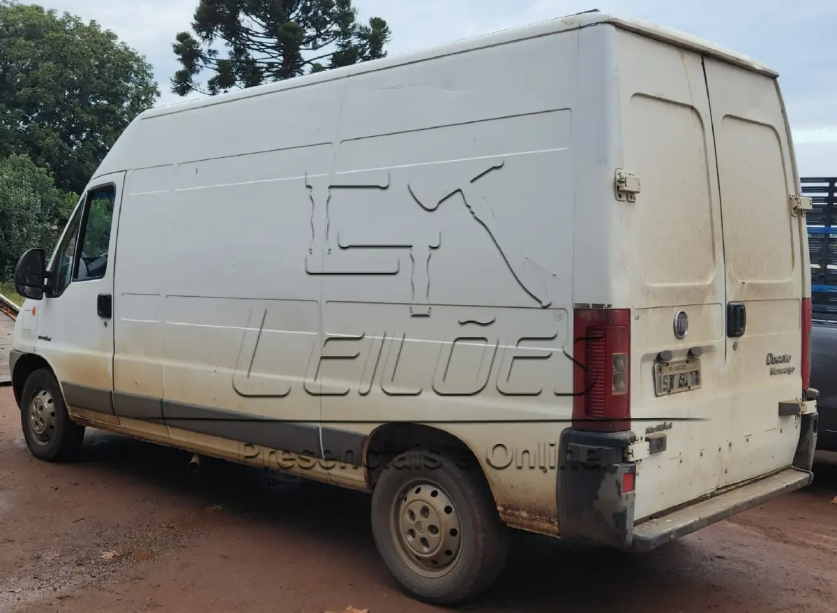 LOTE 000 - Veículo FIAT DUCATO MAXICARGO, ano/modelo 2011/2012, a diesel, cor branca, carroceria furgão.