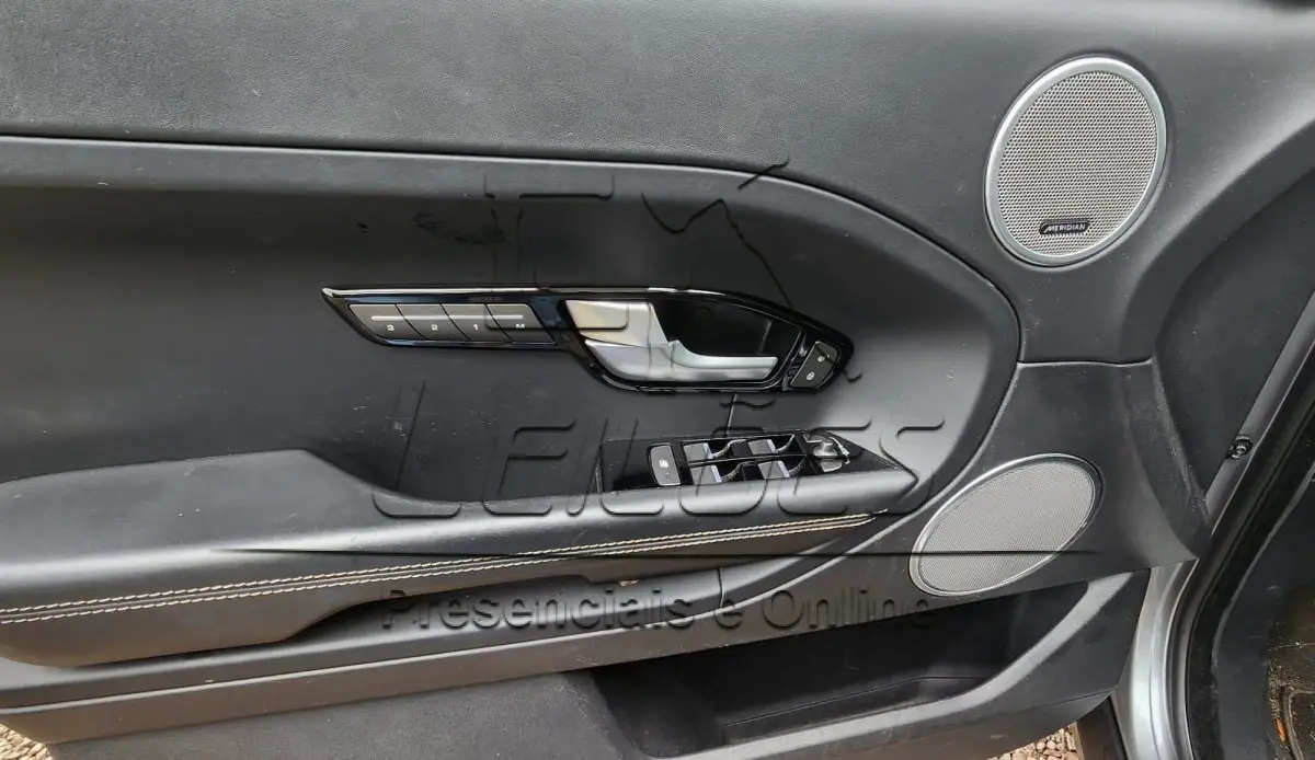 LOTE 001 - I/LR EVOQUE PRESTIGE 2.2, 2014/2015, top de linha, cor cinza, motorização a diesel e com 190cv de potência.