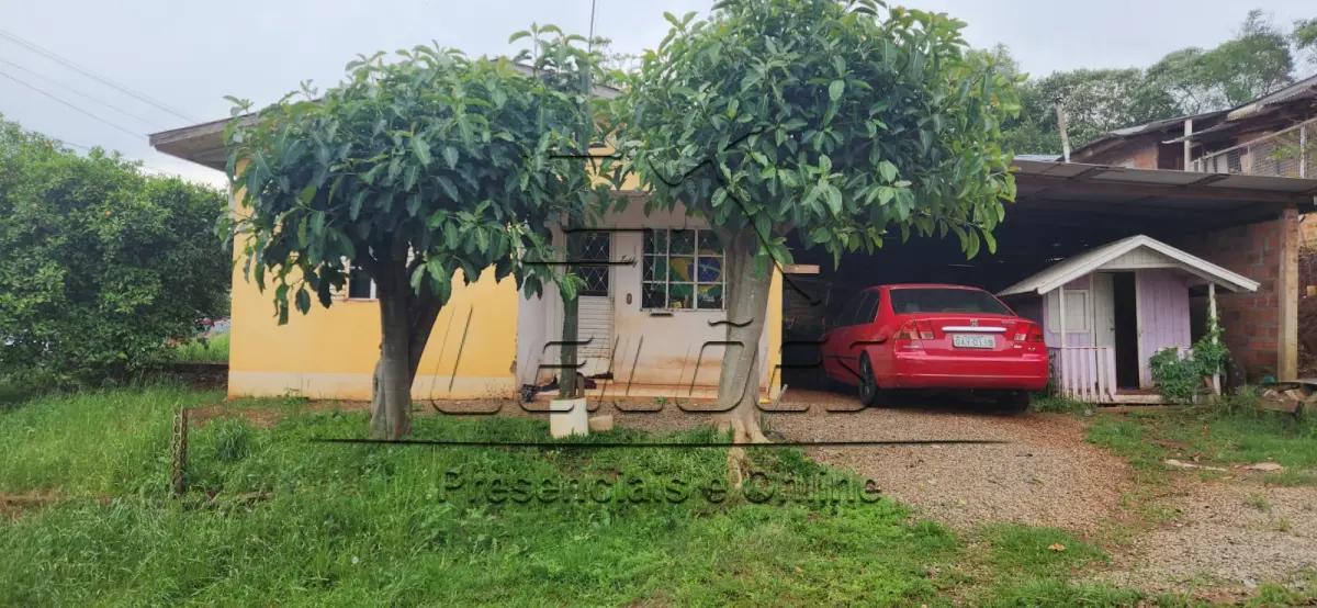 LOTE 002 - Fração ideal de 160,41m², sobre a qual existe a edificação em alvenaria coberta com telhas de cimento amianto, cujo terreno correspondente a 1/6 (um sexto) do imóvel objeto da matrícula nº 1.486 do livro 2-RG do Registro de Imóveis de Não-Me-Toque/RS, de propriedade do executado, consistente em um terreno urbano com a área de 962,50m², com três casas residenciais com a área de 63,24m², cada uma, sob nºs 144, 156 e 170, situado no lado par da Rua Carazinho, esquina com o lado ímpar da Rua Espumoso, no Bairro Santo Antônio, na cidade de Não-Me-Toque/RS, lote 302 da quadra 195.