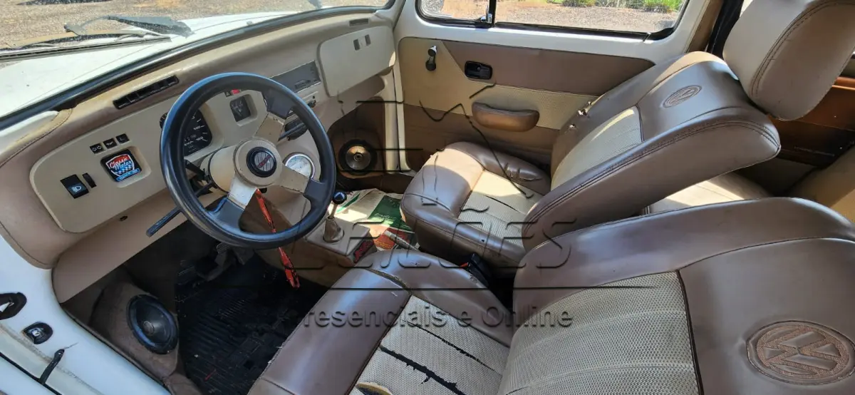LOTE 794 - Automóvel VW FUSCA 1600, ano 1985, cor branca, em bom estado de conservação