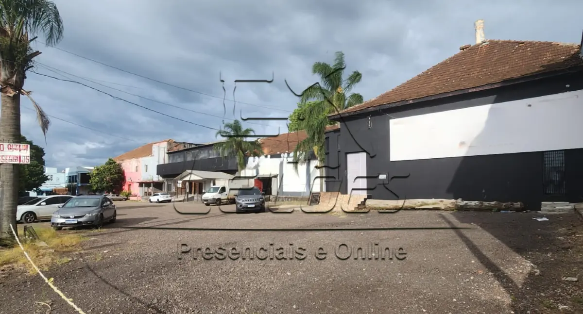 LOTE C-001 - Um terreno urbano com a área de 7.600m², medindo 95m de frente por 80m de frente a fundos, com todas as suas acessões e benfeitorias, localizado na Avenida Flores da Cunha, nesta cidade de Carazinho. Imóvel objeto da matrícula nº 3.593 do livro 2-RG do Ofício de Registro de Imóveis de Carazinho.