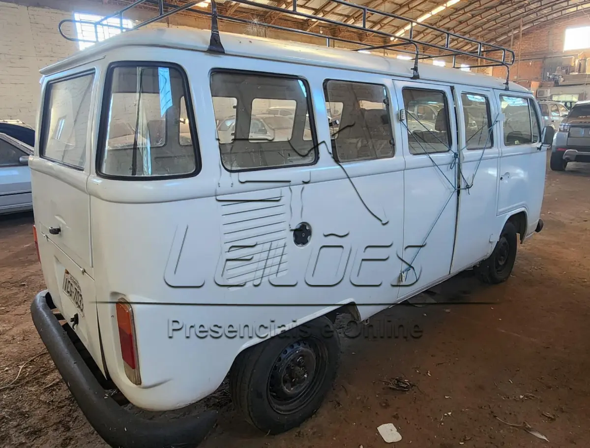LOTE 004 - VW KOMBI, ano/modelo 1994/1995, cor branca