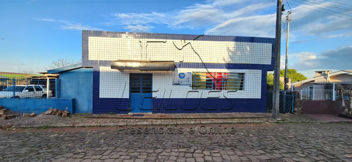 LOTE 000 - Terreno urbano com a área de 328,50m² com uma casa de 92m², situado na Rua Lélio Ferreto, 37, na Vila Esperança, nesta cidade de Carazinho. Imóvel objeto da matrícula nº 17.477 do livro 2-RG do Ofício de Registro de Imóveis de Carazinho.