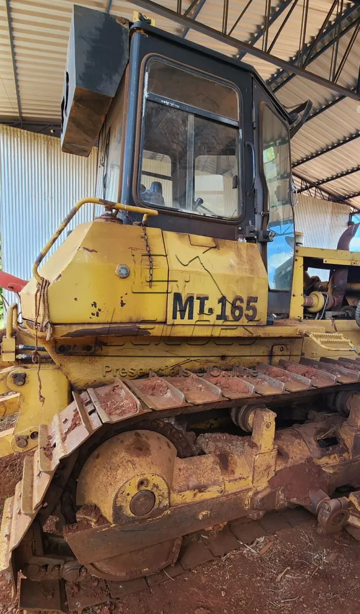 LOTE 003 - Trator de esteiras Maxx Loader MT165, modelo T16, ano/modelo 2013, cor amarela