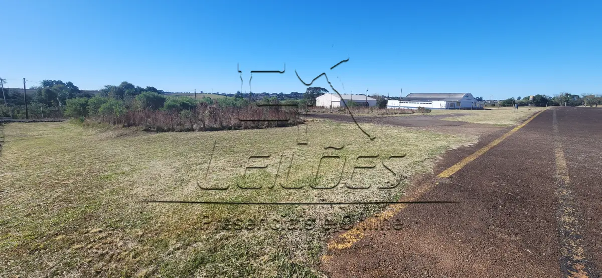 LOTE 002 - Terreno com a área de 8.935,64m² localizado no Passo da Areia, Vila Aeroclube, de frente ao corredor de acesso da BR 285, lote 030 da quadra 090, nesta cidade de Carazinho. Imóvel objeto da matrícula nº 35.953 do livro 2-RG do Registro de Imóveis de Carazinho.
