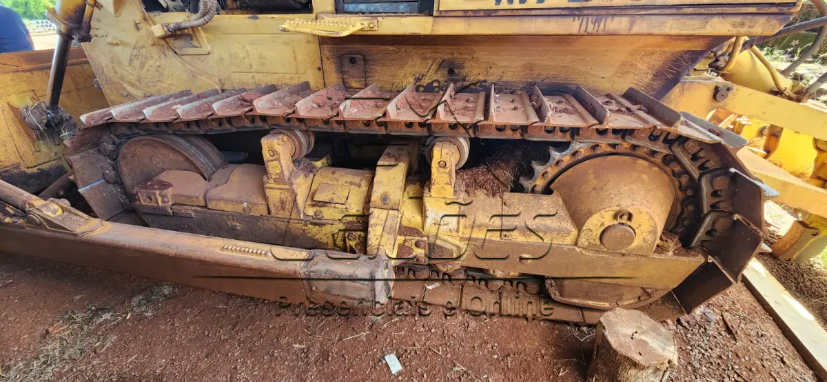 LOTE 003 - Trator de esteiras Maxx Loader MT165, modelo T16, ano/modelo 2013, cor amarela
