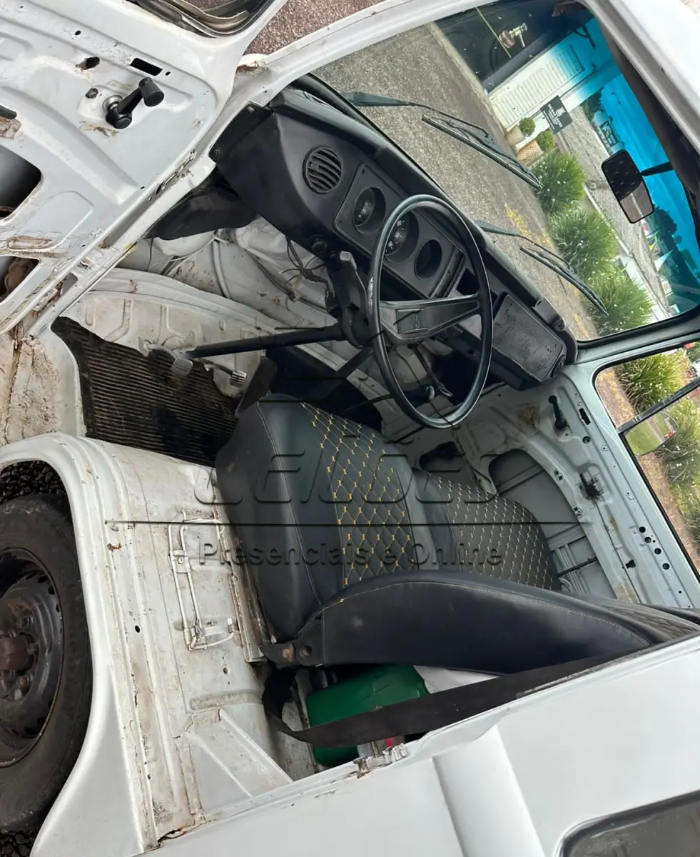 LOTE 004 - VW KOMBI, ano/modelo 1994/1995, cor branca