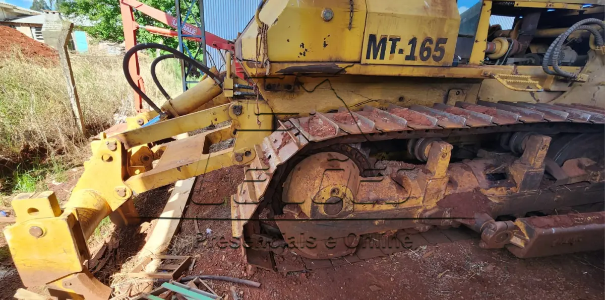 LOTE 003 - Trator de esteiras Maxx Loader MT165, modelo T16, ano/modelo 2013, cor amarela