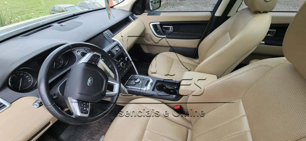 LOTE C-002 - Camioneta LR/DISC SPT D180 HSE 7L (Land Rover Discovery), ano/modelo 2018/2018, cor branca, a diesel e com 180cv de potência, com teto solar.