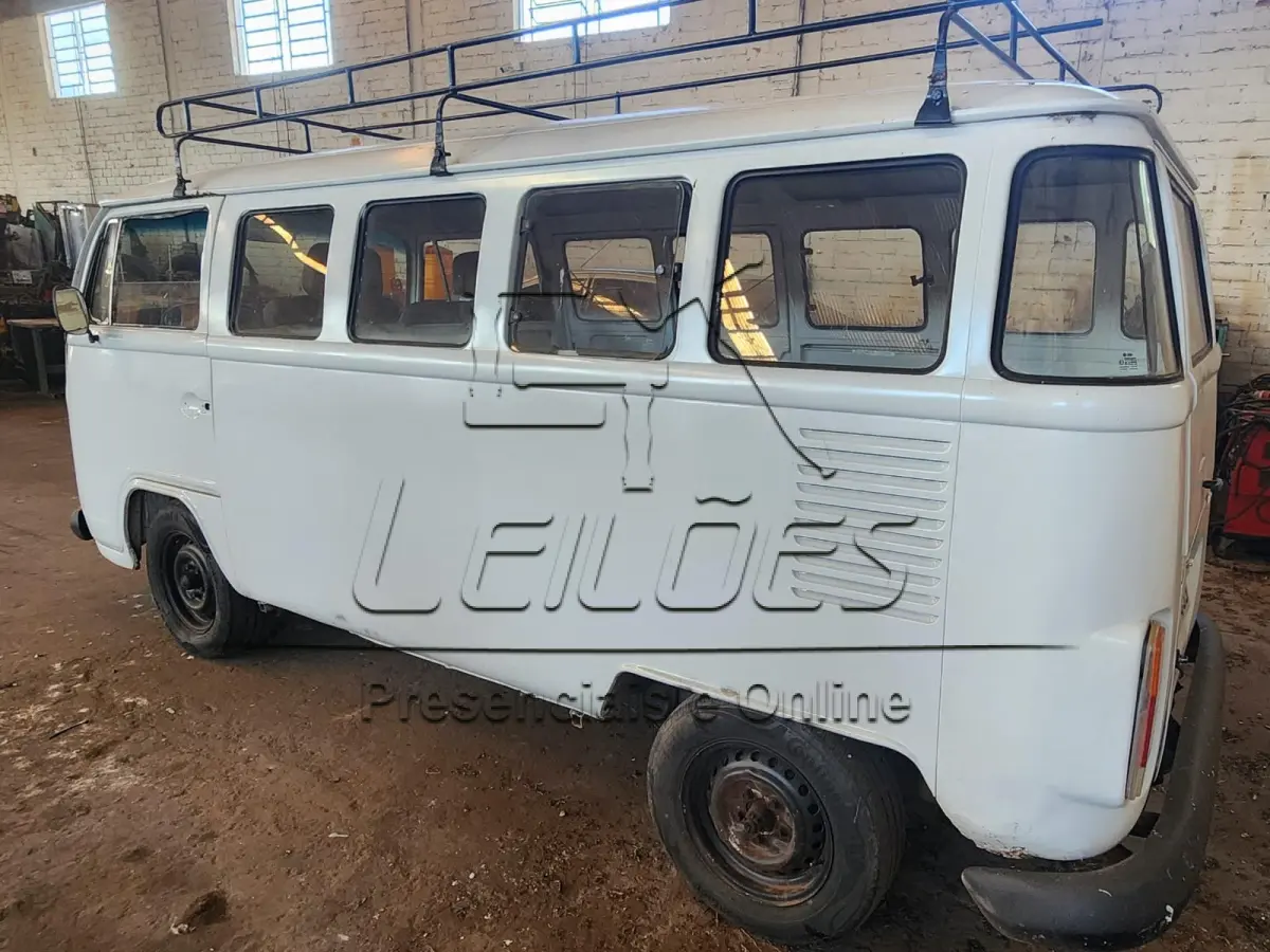 LOTE 004 - VW KOMBI, ano/modelo 1994/1995, cor branca
