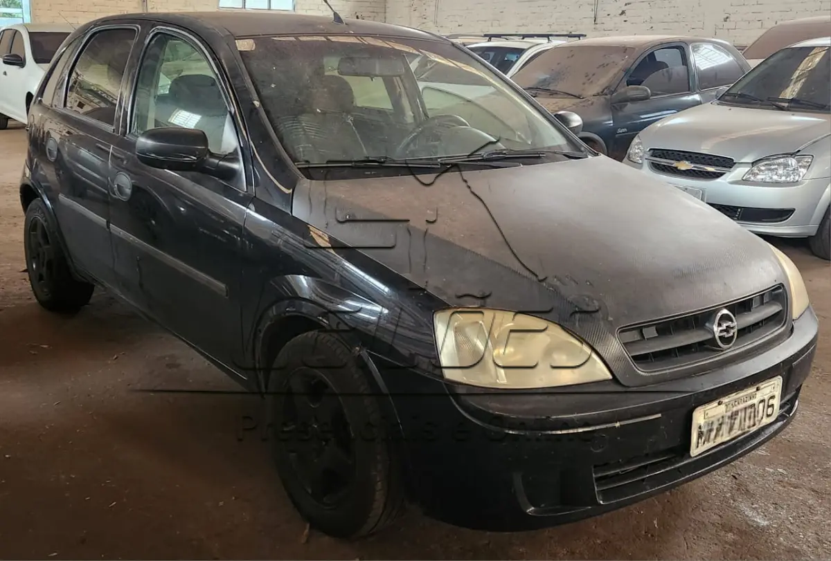 LOTE 004 - GM/CORSA HATCH JOY, ano/modelo 2004/2005, cor preta, emplacado em Carazinho