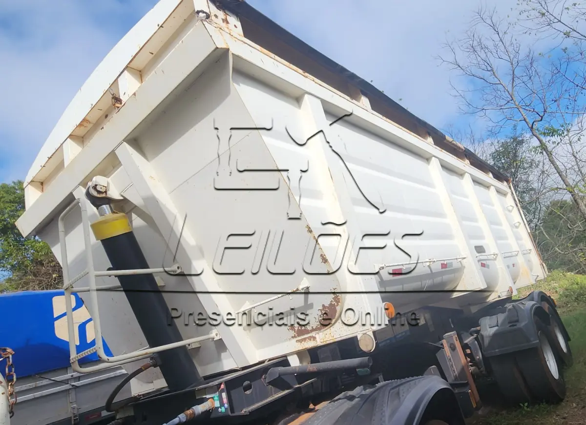 LOTE 002 - Bi-Trem constituído de dois semi-reboques, ano/modelo 2016,  com 2 eixos cada, sendo um com capacidade de carga de 10,46ton e outro com 11,62ton, ambos com carroceria basculante