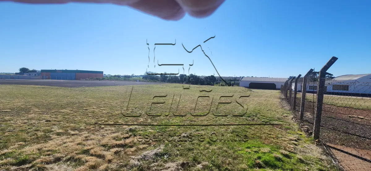 LOTE 002 - Terreno com a área de 8.935,64m² localizado no Passo da Areia, Vila Aeroclube, de frente ao corredor de acesso da BR 285, lote 030 da quadra 090, nesta cidade de Carazinho. Imóvel objeto da matrícula nº 35.953 do livro 2-RG do Registro de Imóveis de Carazinho.